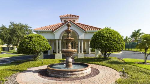 Marvelous 4Bd Close to Disney w Pool at 313 Tuscan Hills - image 4