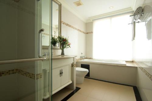 room detail thumbnail 2