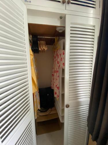 One-Bedroom Apartment image 8