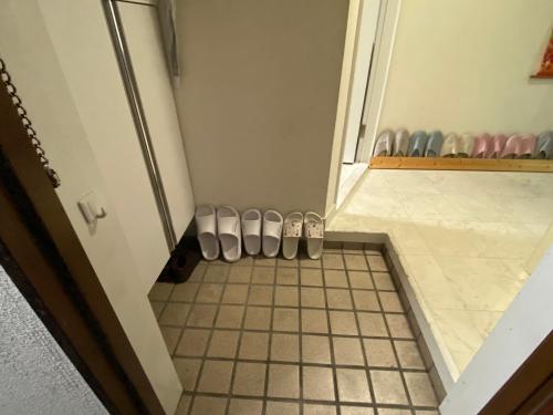One-Bedroom Apartment image 6