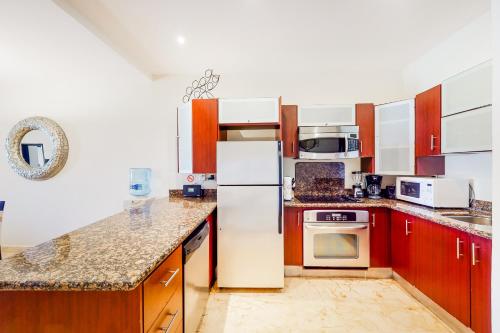 Residences El Faro, Surf 305 in Playa del Carmen, Mexico