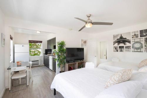 B06 5 min from beach studio Midtown in Miami, USA