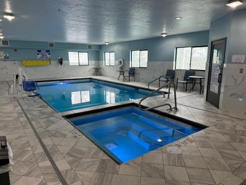 Holiday Inn Express Hotel & Suites Alamosa an IHG Hotel - image 14