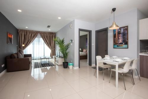 High Floor Suasana Suites 5 in JB City with WiFi near JB Sentral Railway Station