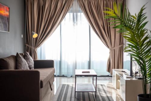 High Floor Suasana Suites 5 in JB City with WiFi near JB Sentral Railway Station