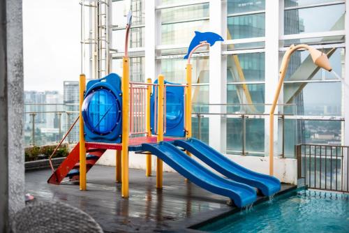 High Floor Suasana Suites 5 in JB City with WiFi near JB Sentral Railway Station