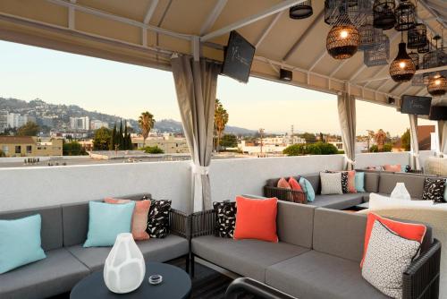 Le Parc Suite Hotel - image 9