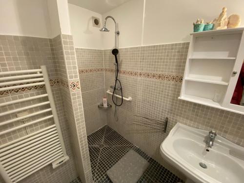 Zuhanyzó, Maison entre Luberon et Sainte Victoire in La Bastidonne