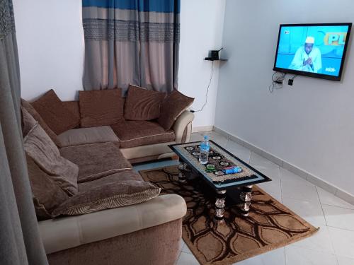 3 bedroom, free Wi-fi, Aircon & Hot water in Tujereng