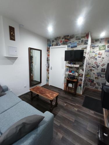 Petite maison atypique gîte à louer Bois de Bussy