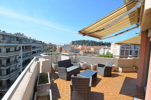 HELIANTHE - Superbe appartement avec terrasse vue mer et Château au Port de Nice, Nice