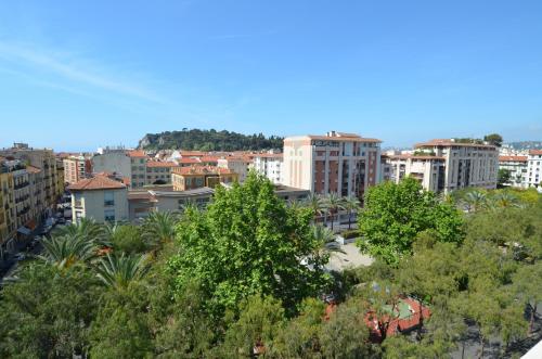 HELIANTHE - Superbe appartement avec terrasse vue mer et Château au Port de Nice 4