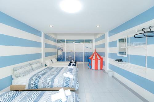 Trisisters Home, near Leegarden