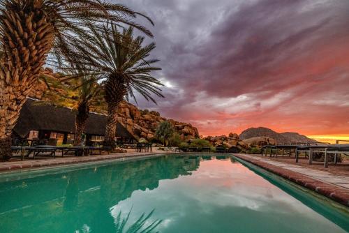 Ai Aiba - The Rock Painting Lodge Ai Aiba - The Rock Painting Lodge