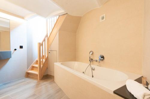 Lovers Room image 4