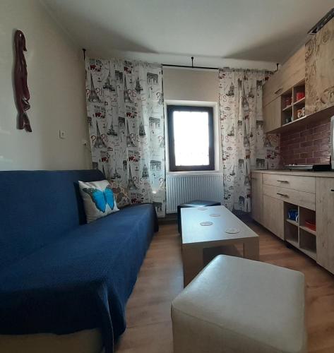 Apartament Cristina cu doua dormitoare & balcon & parcare