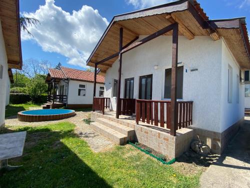 Gloria Houses-Free Parking