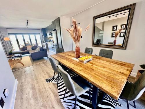 African Chic at Newinbosch Estate - Tap to explore photos