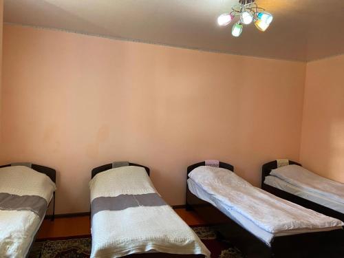 4 twin beds
