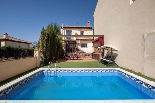 3 bedrooms, 5 beds