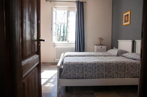 2 twin beds