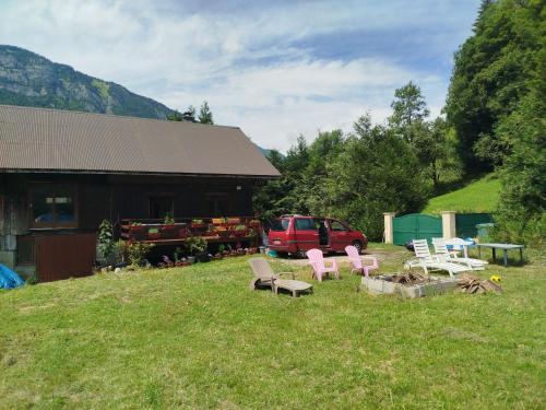 Chalet 8 personnes + grand terrain et riviere in Entremont