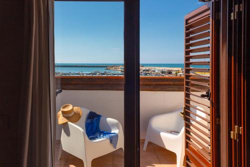 周邊環境, 阿里埃酒店 (Hotel Aliai) in 夏卡