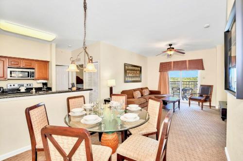 2BR Resort Suite - Fountain View Private Balcony thumb 3
