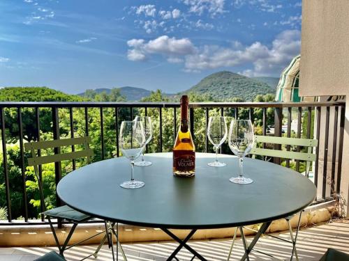 Les Masters YourHostHelper