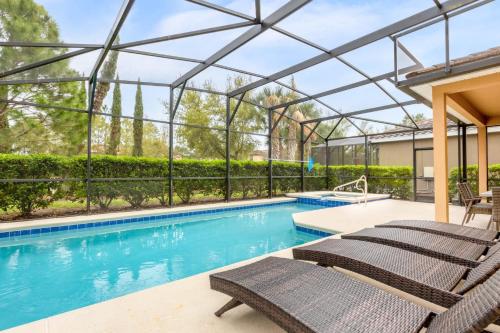 Resort Family Home w Pool Hot Tub and Games in Davenport, USA