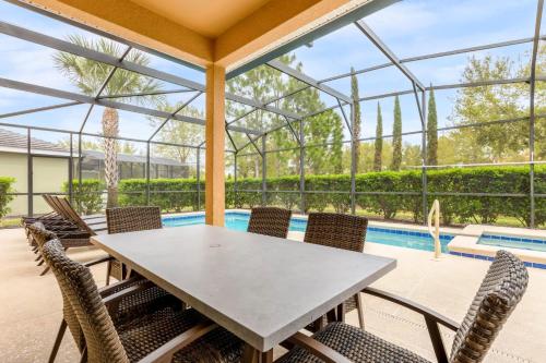 Resort Family Home w Pool Hot Tub and Games in Davenport, USA