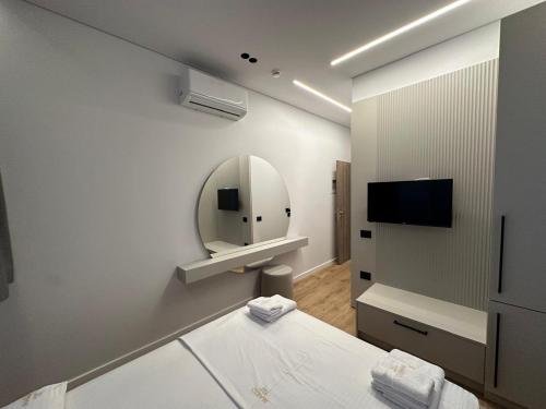 Deluxe Double Room image 9