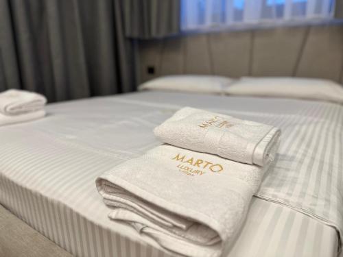Deluxe Double Room image 5