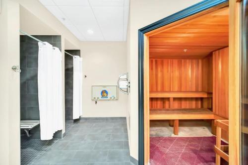 Modern 3BR - Near Disney - Pool and Hot Tub - image 13