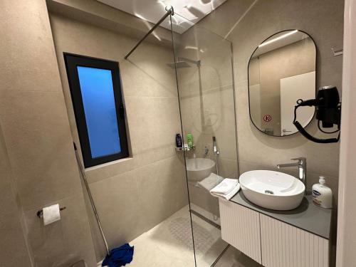 Deluxe Double Room image 3