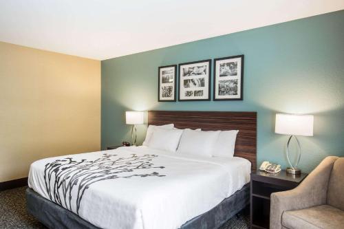 Sleep Inn & Suites in Dunmore, USA