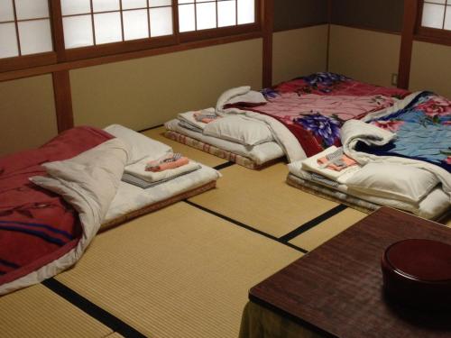 4 futon beds