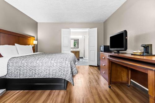 Econo Lodge Lexington - image 14