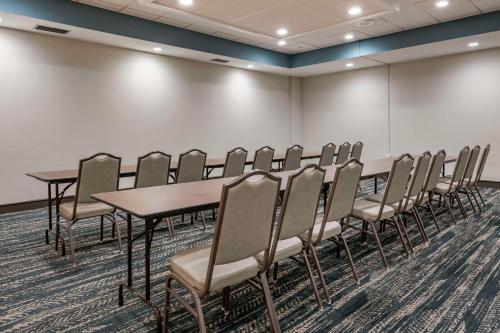 Comfort Inn & Suites Downtown Brickell-Port of Miami - image 13