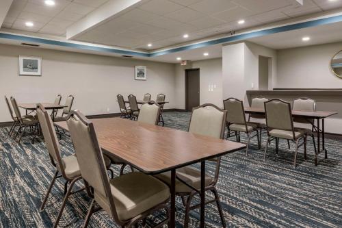 Comfort Inn & Suites Downtown Brickell-Port of Miami - image 7