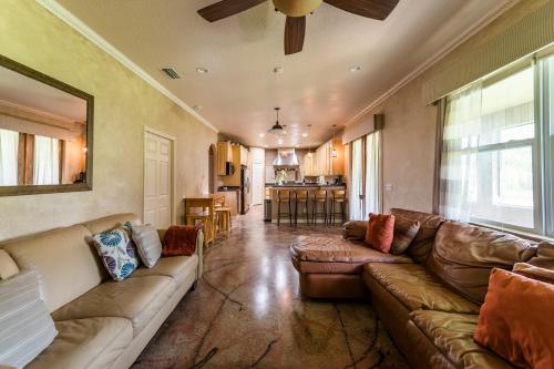 Chic Renovated Oasis- Disney & Universal Nearby home in Palm Bay, USA