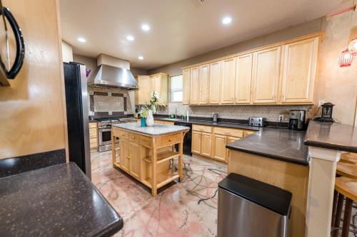 Chic Renovated Oasis- Disney & Universal Nearby home in Palm Bay, USA
