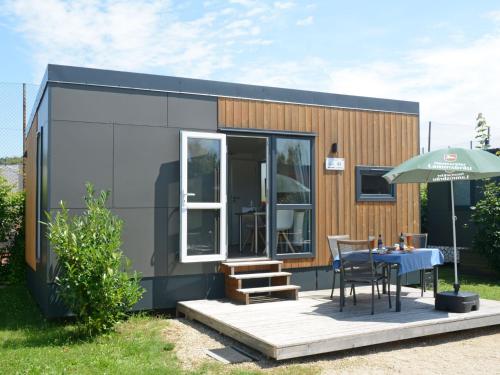 Holiday Home Tiny Haus Sonnendeck-18 by Interhome in Beilngries, Deutschland