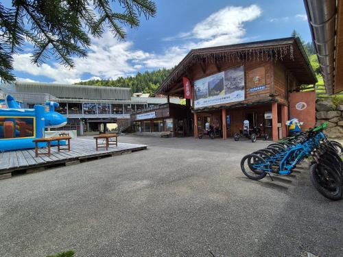 APPARTEMENT DUPLEX SPACIEUX -SAINT JEAN D'AULPS STATION-PROCHE MORZINE - 6-8 pers-RELAIS D7 in Le Biot