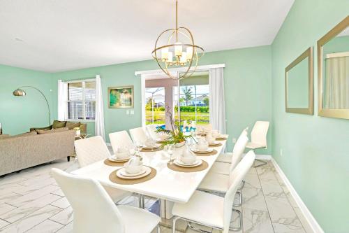 Stunning 8BR Home with BBQ Pool and Theater thumb 2