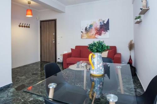 Modern 1 Bd Balcony Apt Near Metro in Kato Patisia - image 9