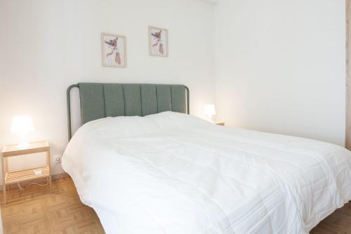 Modern 1 Bd Balcony Apt Near Metro in Kato Patisia - image 14