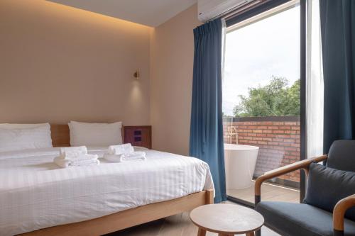 The Willoughby Maerim Hotel Room Type - Deluxe King Room