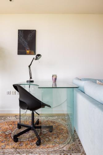 Spacious Modern 3-Bed Home - image 12
