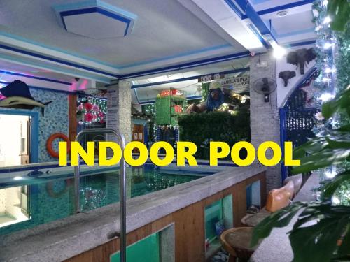 สระว่ายน้ำ, แดเนียลส์ เพลส (DANIELAS PLACE) in แองเจเลส / คลาร์ก